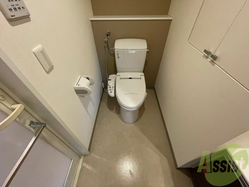 トイレ　ウォシュレット機能がついたトイレです。安心して使用できます。