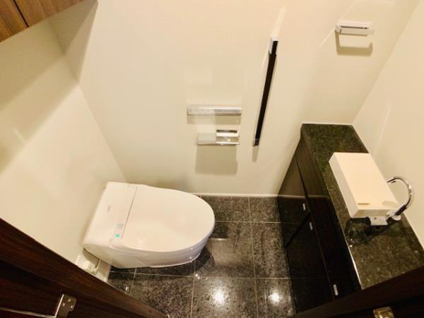 トイレ　落ち着いたトイレです