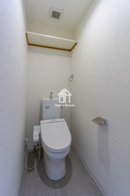 トイレ　＊掲載写真は他部屋の内装・設備参考写真＊