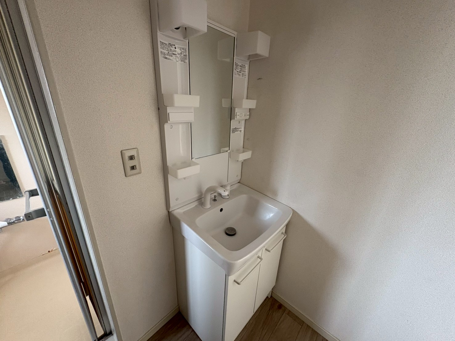 洗面設備　シャワー水栓つき洗面台☆