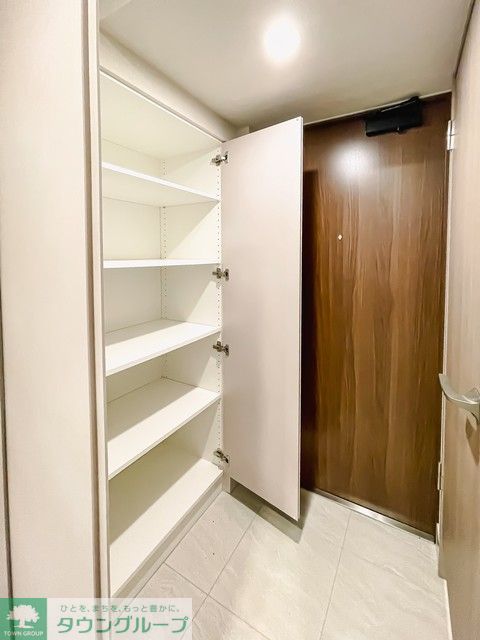 玄関　※写真は同タイプ住戸です。