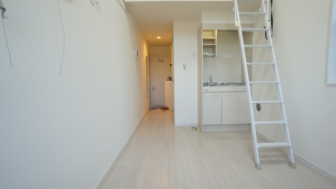 居室・リビング　※他のお部屋の写真になります（反転）