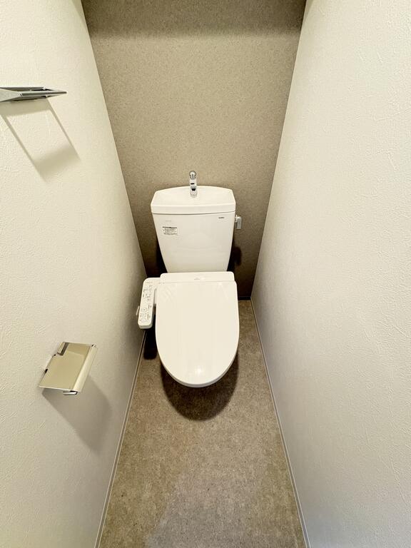 トイレ　（写真は同タイプ）