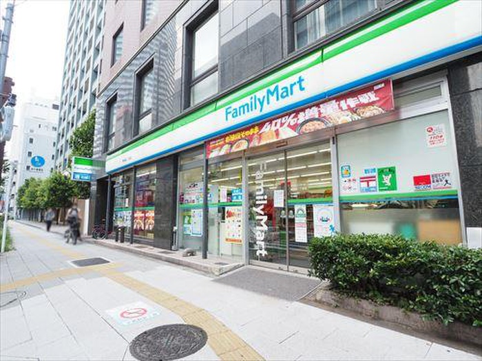 コンビニ　ファミリーマート（コンビニ）まで239m