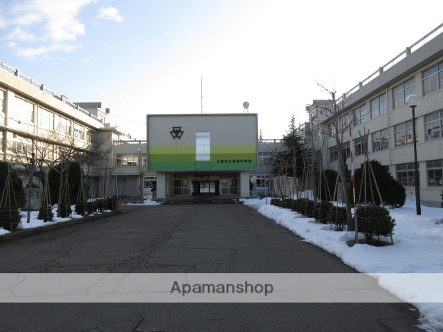 中学校　上越市中学校城西中学校（中学校）まで386m