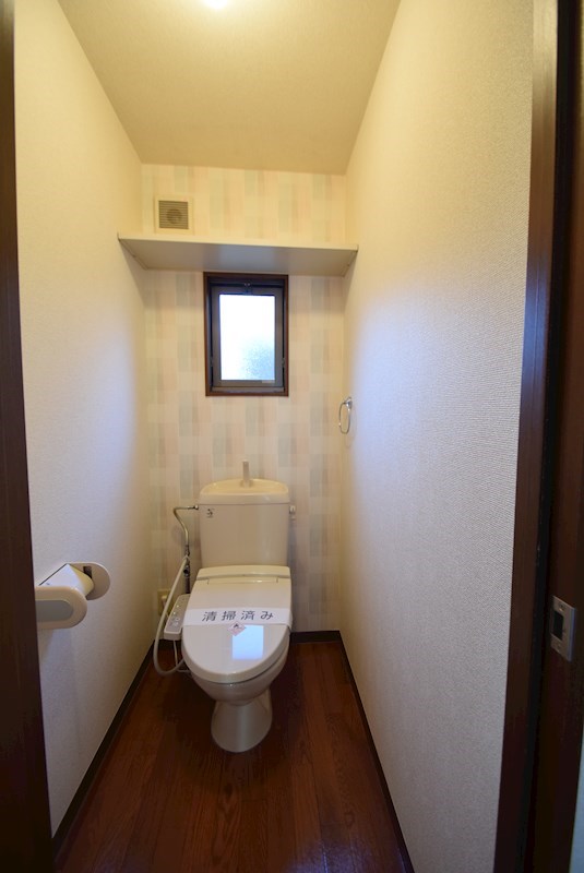 トイレ　トイレにも窓があります