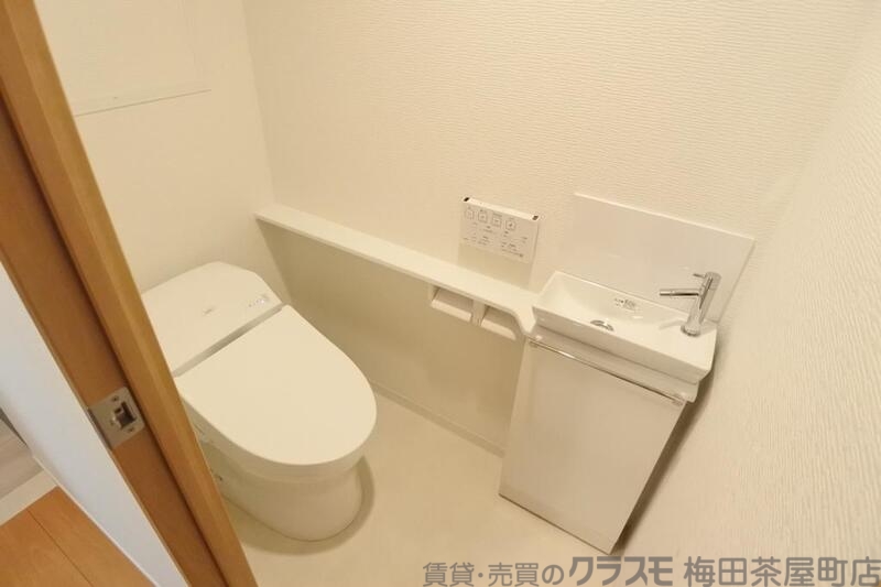 トイレ　温水洗浄便座です