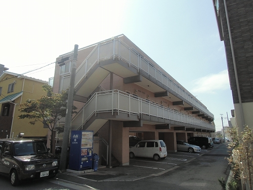建物外観　津田沼駅から徒歩8分の立地です。