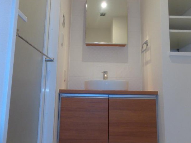 洗面設備　写真は同タイプ住居です。