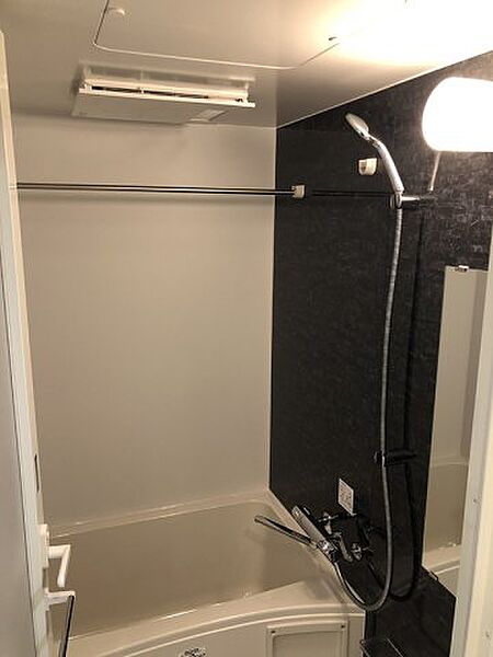 バス・シャワールーム　※反転タイプの写真を使用しています。