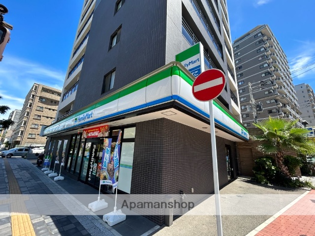 コンビニ　ファミリーマート（コンビニ）まで249m