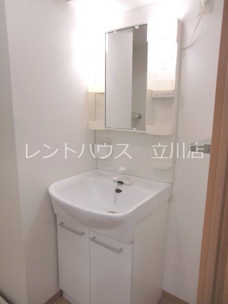 洗面設備　同建物参考写真