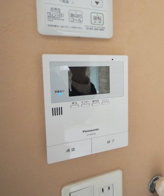 セキュリティ　来訪者の確認のできるモニタ付インターホン