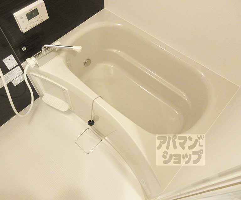 バス・シャワールーム　ゆったり広いお風呂です。