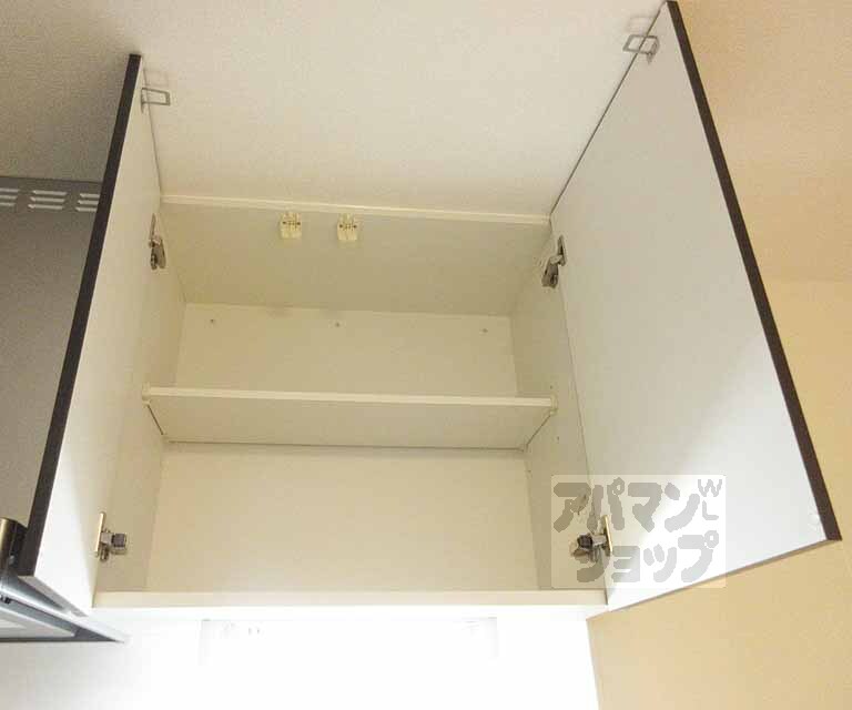 収納　頭上収納も充実しています。