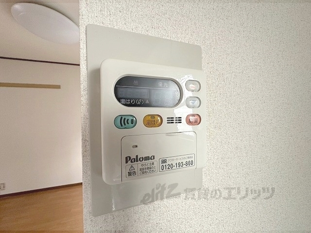 その他設備　給湯器リモコン