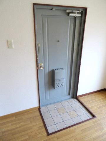 玄関　★南向きで明るい★