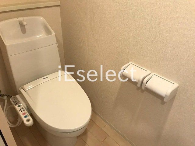 トイレ　温水洗浄便座付きのトイレです?