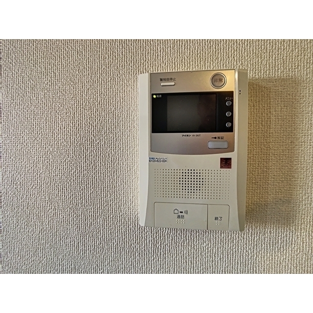 セキュリティ　来客を確認しオートロックを解錠します