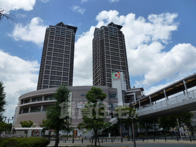 スーパー　イズミヤ　阪和堺店（スーパー）まで833m