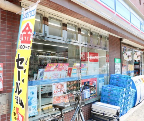 コンビニ　ローソン寿三丁目店（コンビニ）まで180m