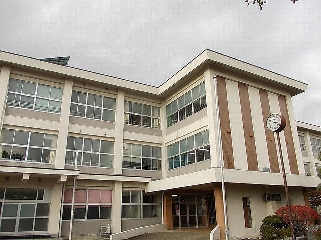 小学校　鶴ケ丘小学校（小学校）まで750m