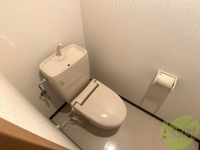 トイレ　こちらはトイレです。清潔感があり、安心して使用できます。