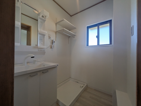 洗面設備　※同間取り他部屋の写真になります。