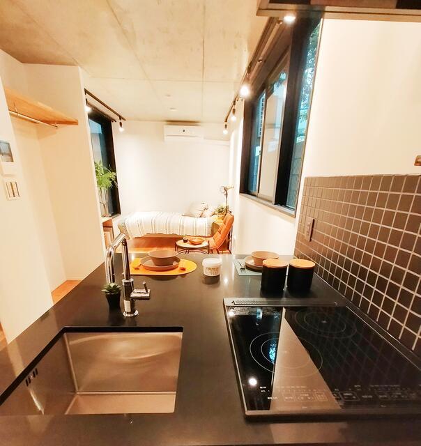 キッチン　※同間取りである４０１号室のモデルルーム写真です。