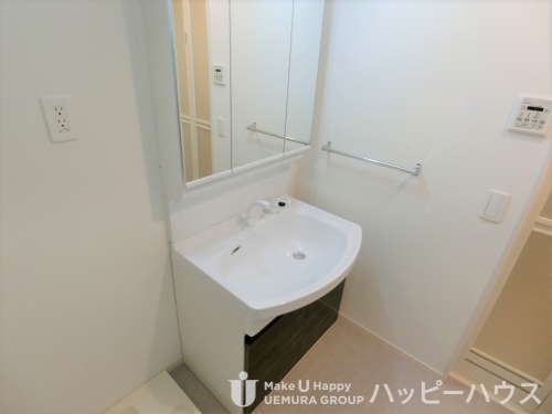 洗面設備　同物件の同じ間取りのお写真です。現況優先でお願いします。
