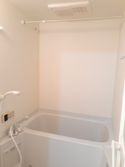 バス・シャワールーム　別部屋同一間取りのお写真となります。