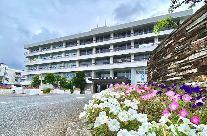 役所　秦野市役所（役所）まで512m