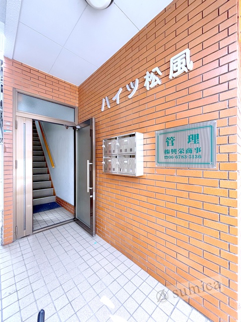 エントランス　落ち着いたエントランス。マンションを演出します。
