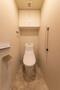 トイレ　落ち着いた色調のトイレです