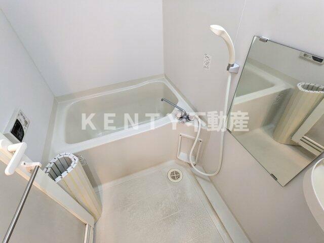 バス・シャワールーム　コンパクトで使いやすいお風呂です