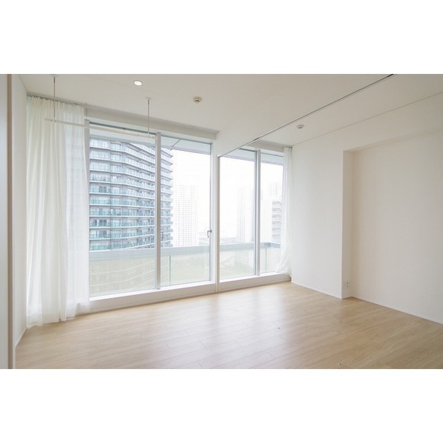 居室・リビング　※別部屋の参考写真です。