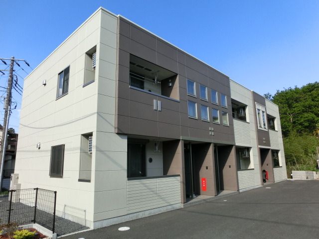 建物外観　２０１１年９月築のアパート