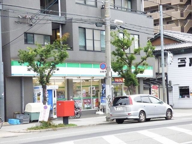 コンビニ　ファミリーマート（コンビニ）まで193m