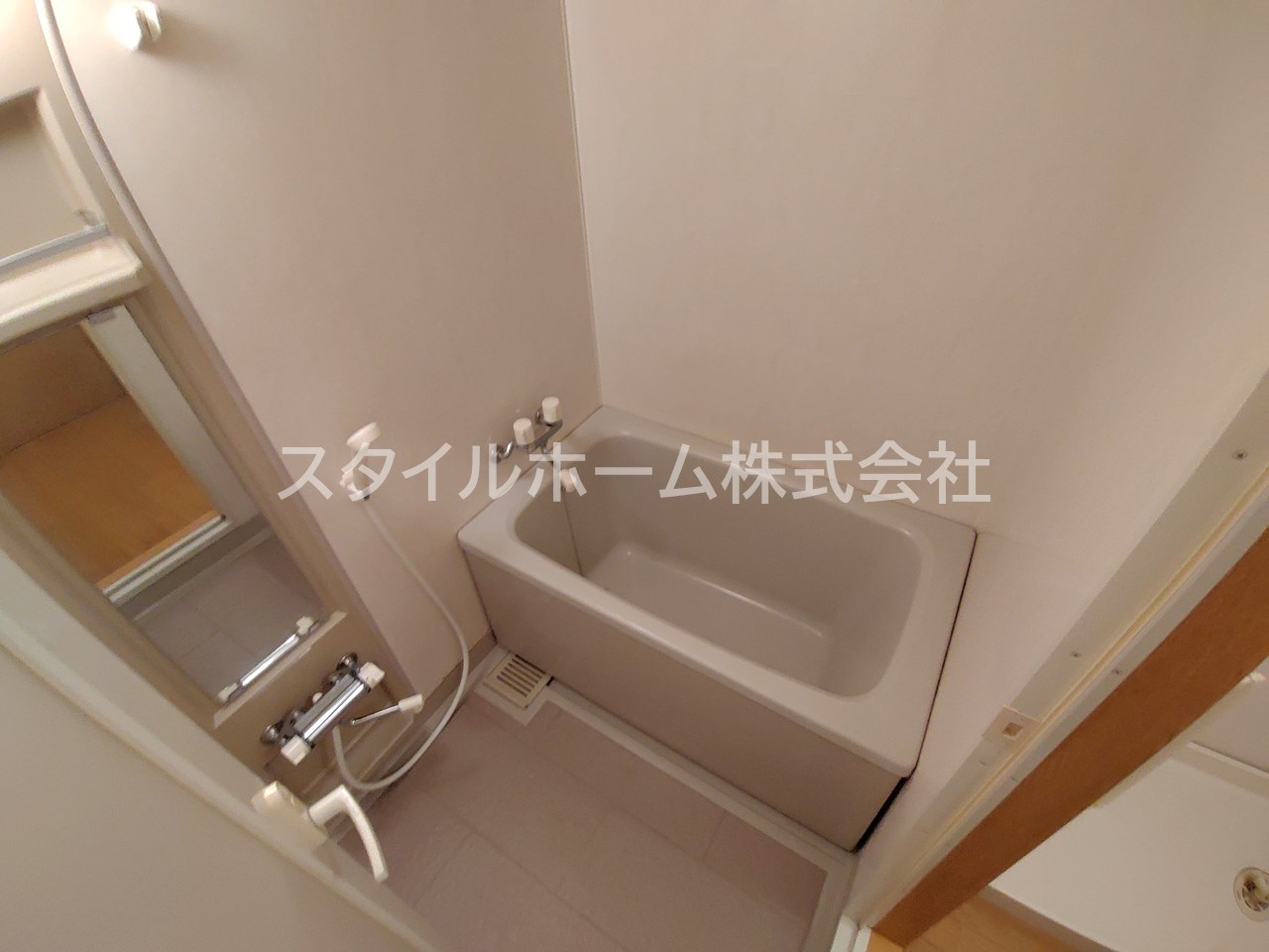 バス・シャワールーム　別部屋写真です。