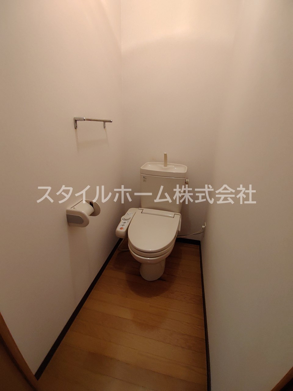 トイレ　別部屋写真です。