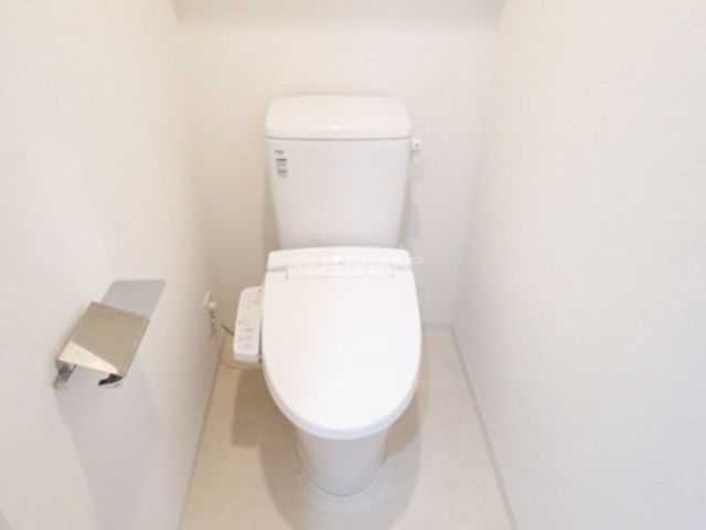 トイレ　温水洗浄便座付トイレです☆