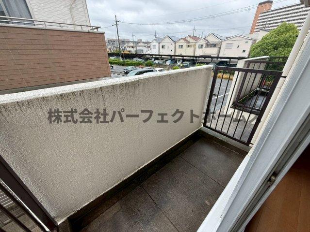 バルコニー　暖かな日差しのふりそそぐバルコニー