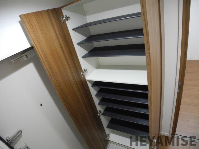 玄関　※同間取りの別の階のお部屋の画像です※現況を優先します
