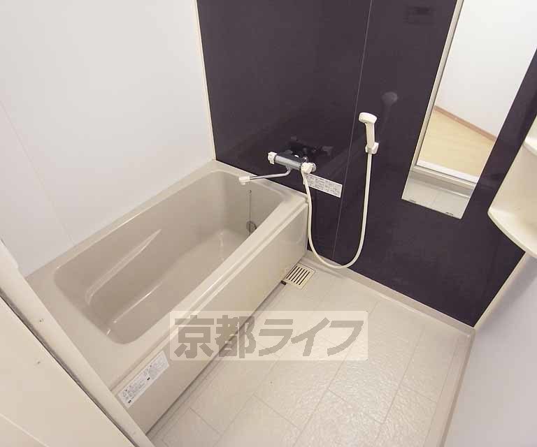 バス・シャワールーム　清潔感のある浴室です。