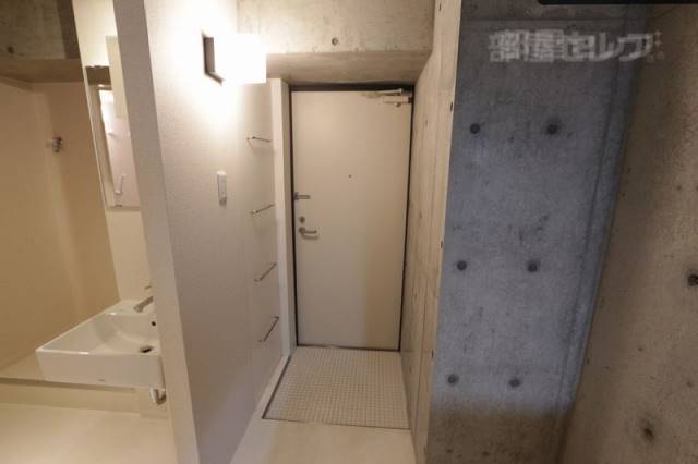 玄関　玄関まわり、広々としています。
