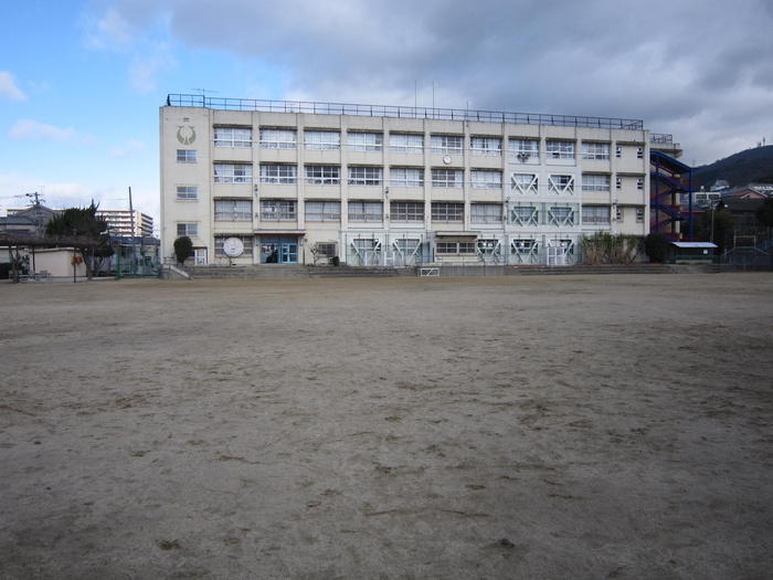 小学校　縄手東小学校（小学校）まで200m