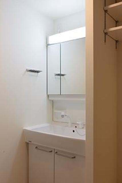洗面設備　※写真は同タイプ住戸です。