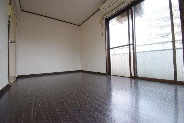 居室・リビング　※別部屋参考画像です。