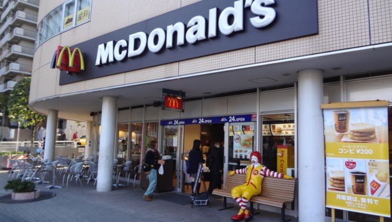 飲食店　マクドナルド西大井駅前店（飲食店）まで128m