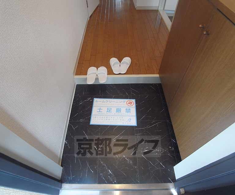 玄関　Ｃ２０２号室の写真です。